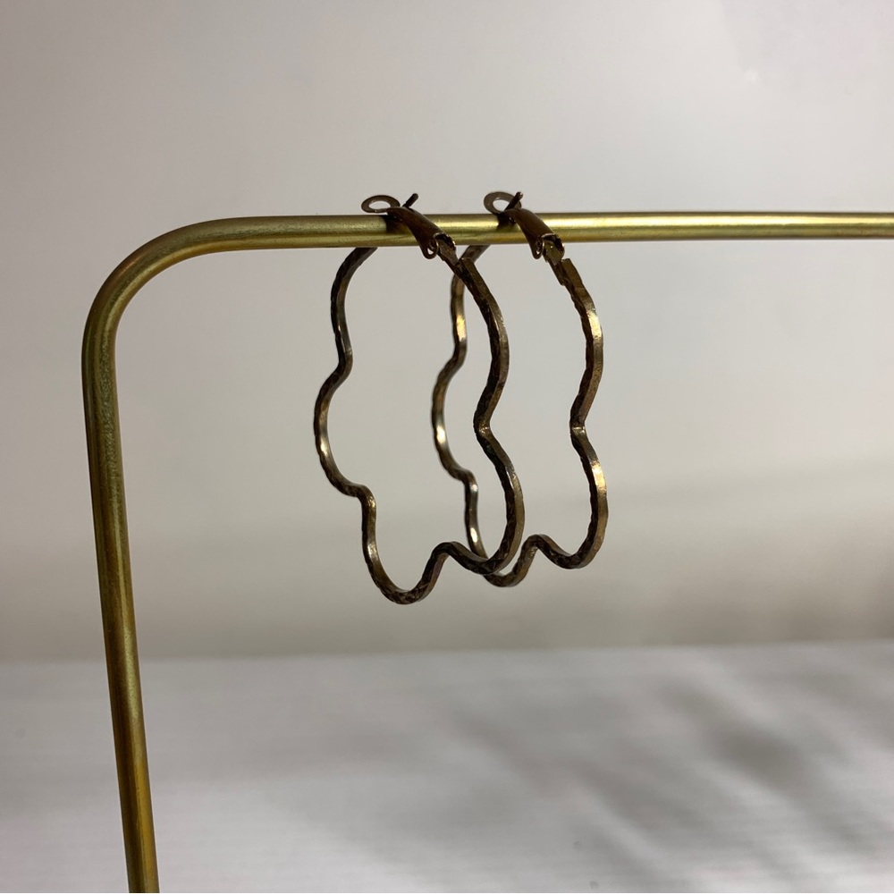 Bronze mod minimal flower shaped hoop earrings